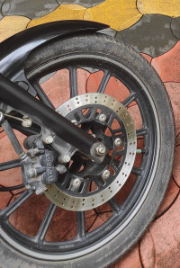 Matte White Bajaj Avenger Street 220