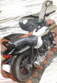 Matte White Bajaj Avenger Street 220