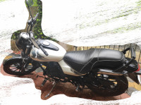 Matte White Bajaj Avenger Street 220