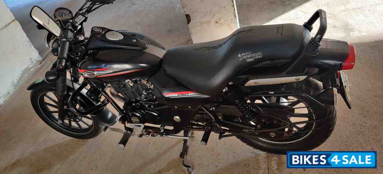 Metta Black Bajaj Avenger Street 220