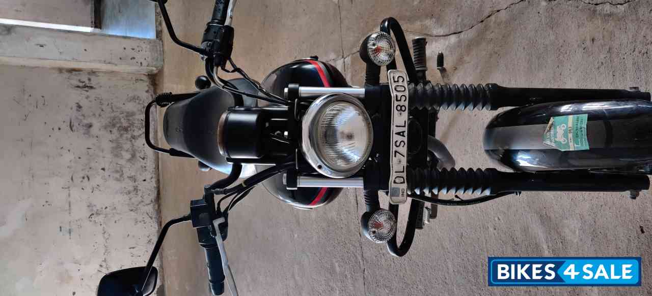 Metta Black Bajaj Avenger Street 220