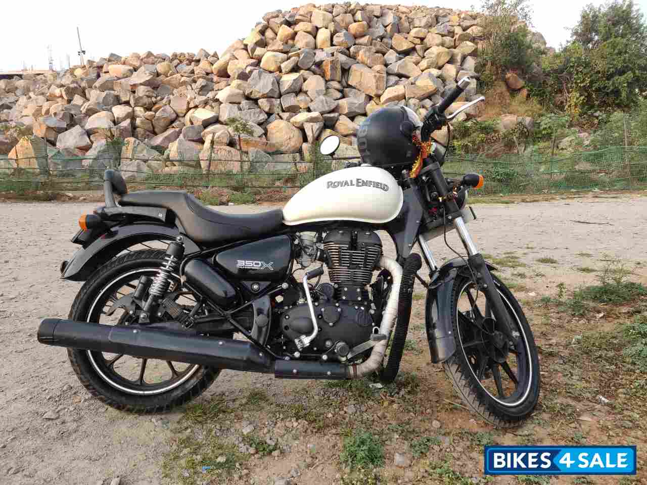 White Royal Enfield Thunderbird X 350