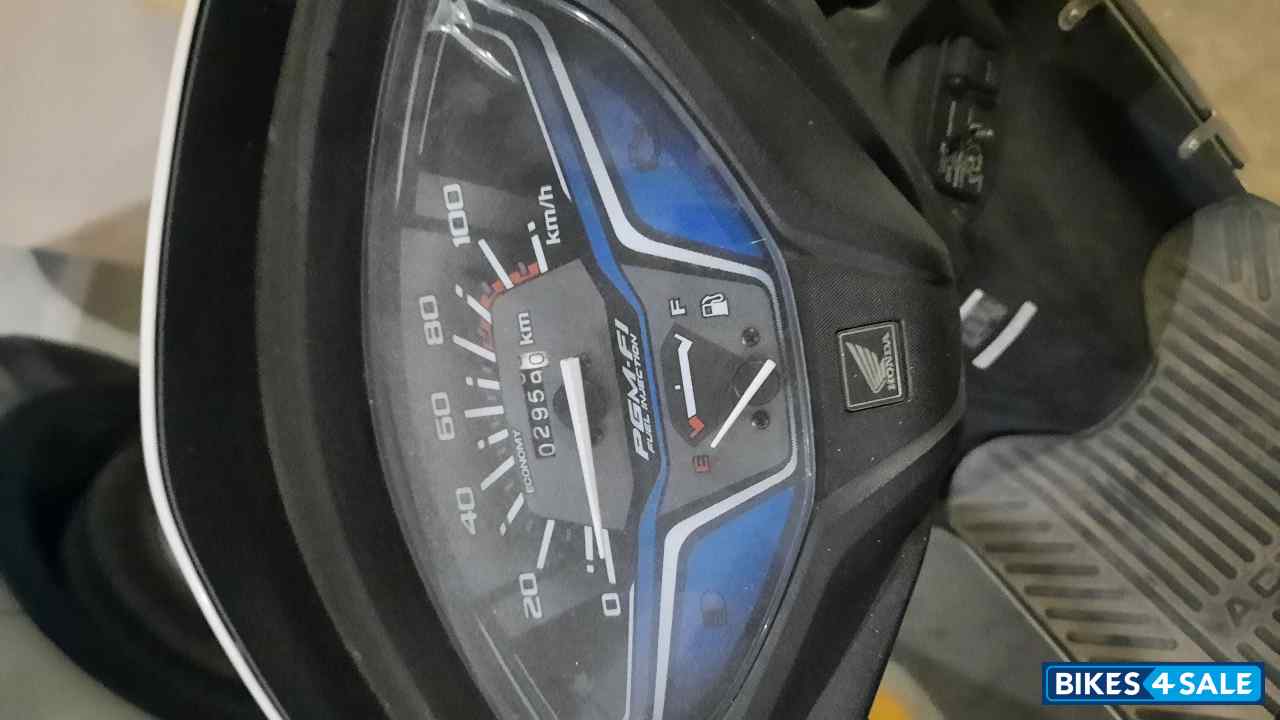 White Honda Activa 6G