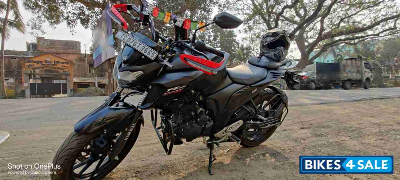 Matt Black Yamaha FZ25 Matt Black Yamaha FZ25