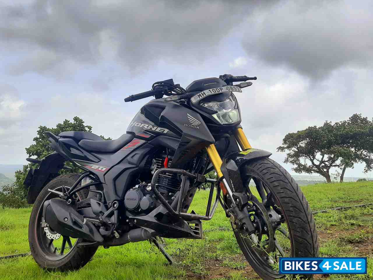 Black Honda Hornet 2.0