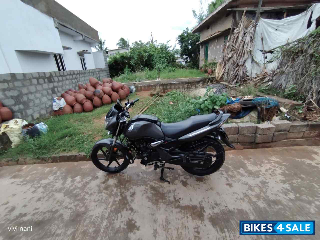 Gray Honda Unicorn 160 BS6