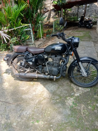 Stealth Black Royal Enfield Classic Stealth Black