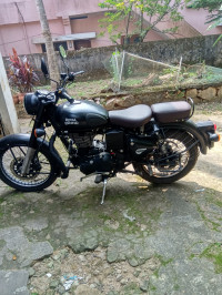 Stealth Black Royal Enfield Classic Stealth Black