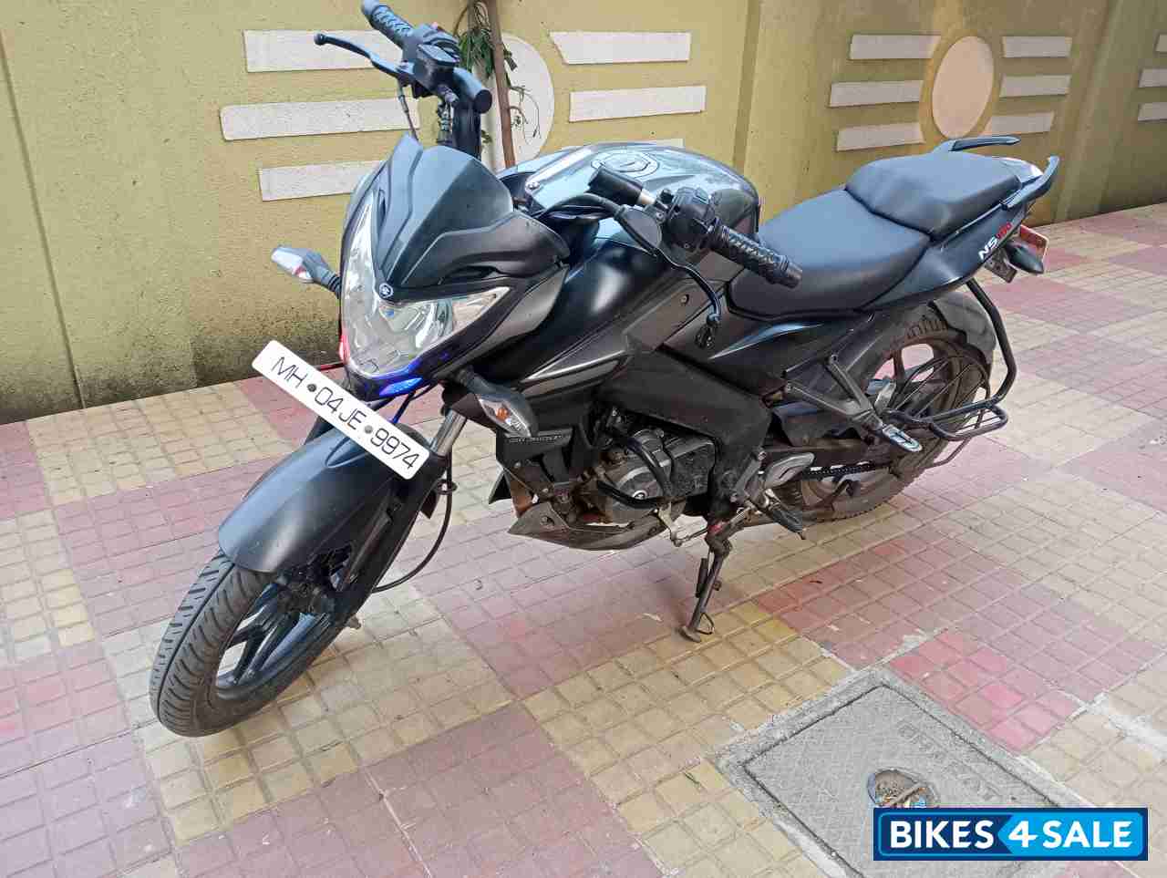 Grey Bajaj Pulsar NS 160 BS6