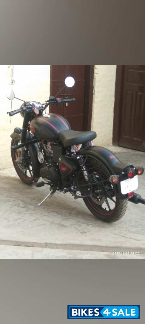 Royal Enfield Classic Stealth Black