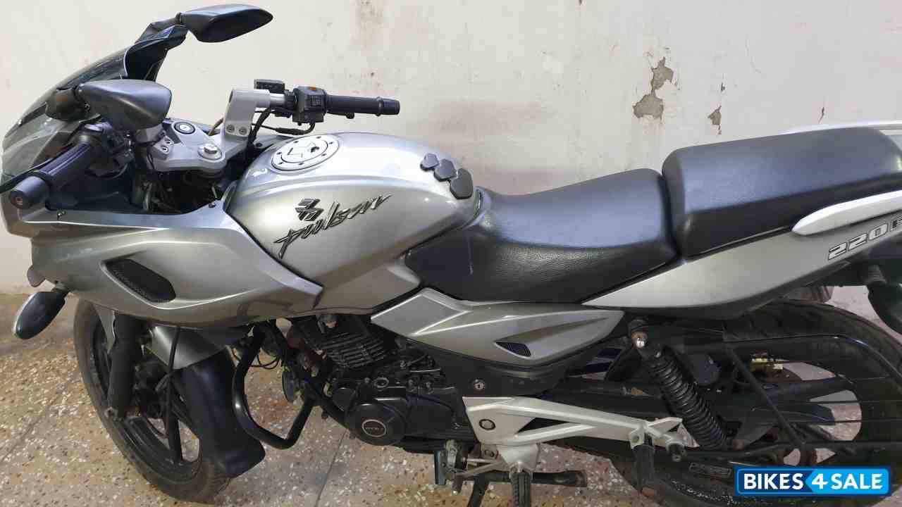 Bajaj Pulsar 220F