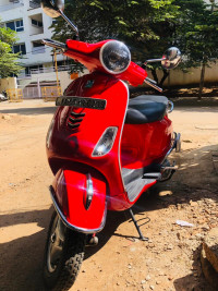 Red Vespa LX 125