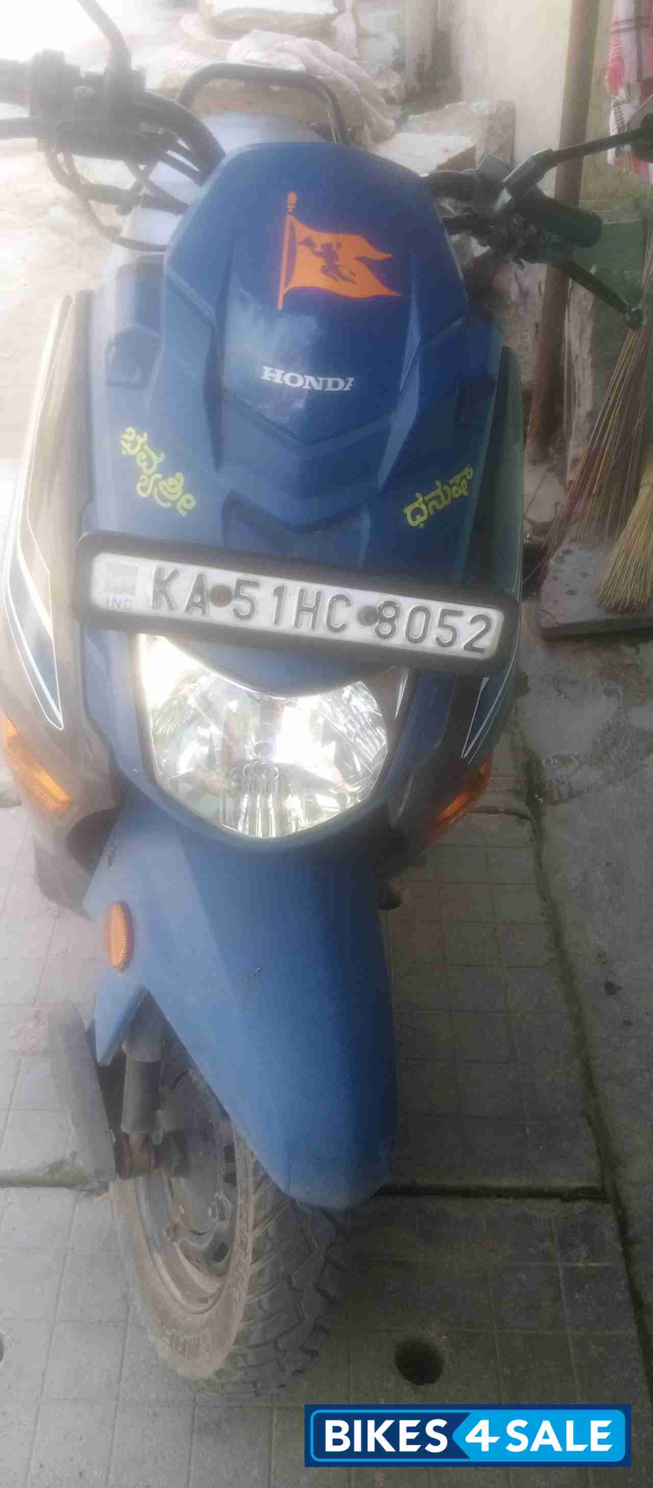 Blue Honda CLIQ