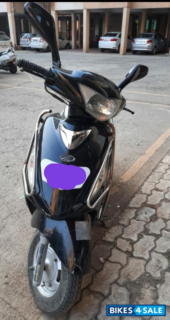 Black Mahindra Rodeo