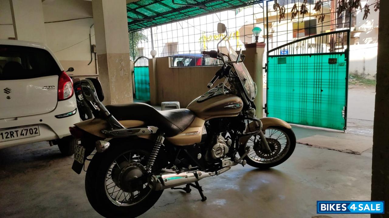 Golden Bajaj Avenger Cruise 220 BS6