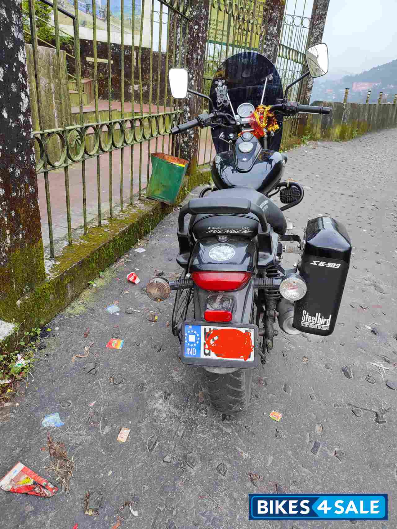 Black Bajaj Avenger Street 180