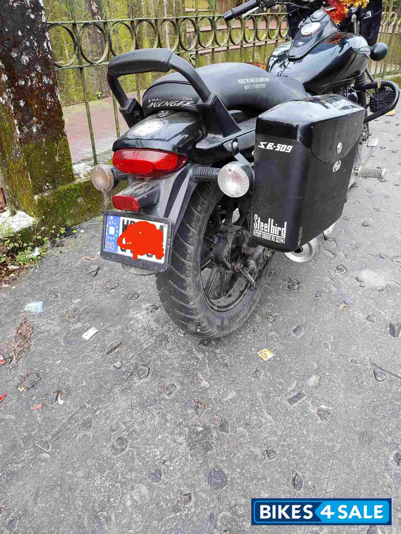 Black Bajaj Avenger Street 180