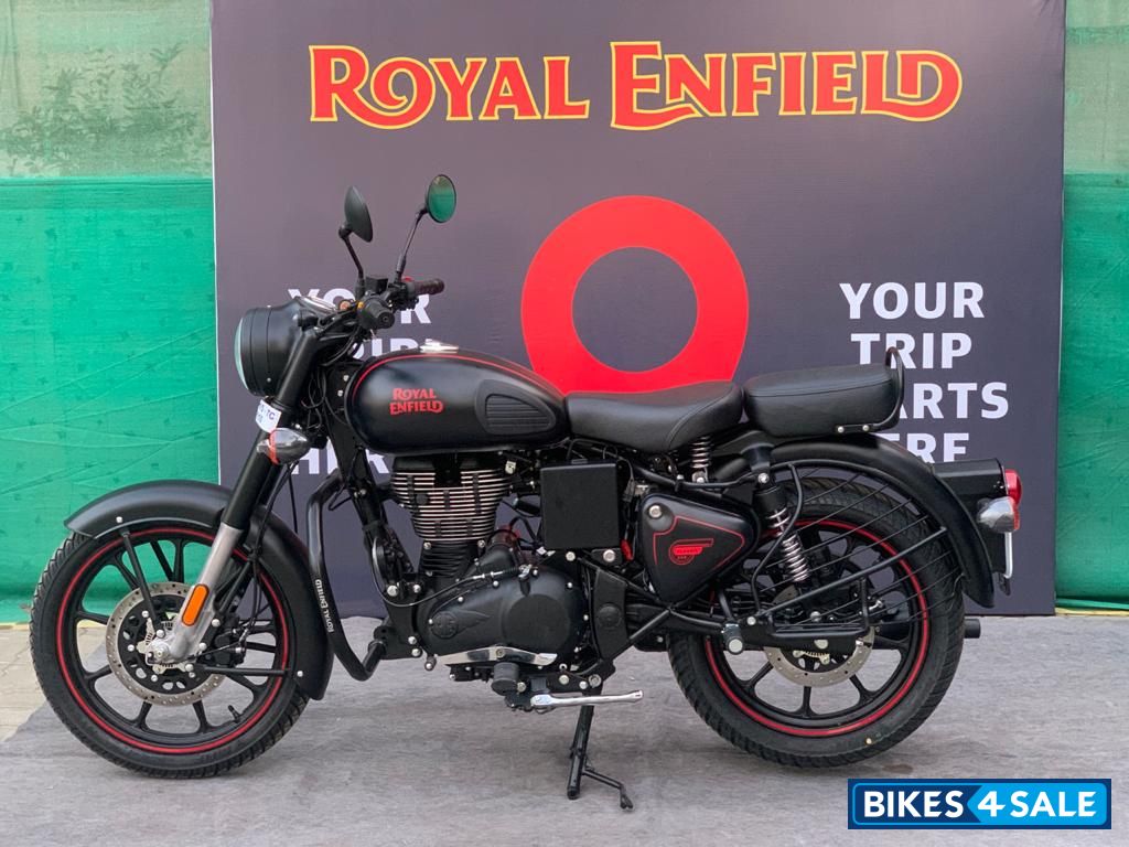 Black Royal Enfield Classic 350 Dual Channel BS6