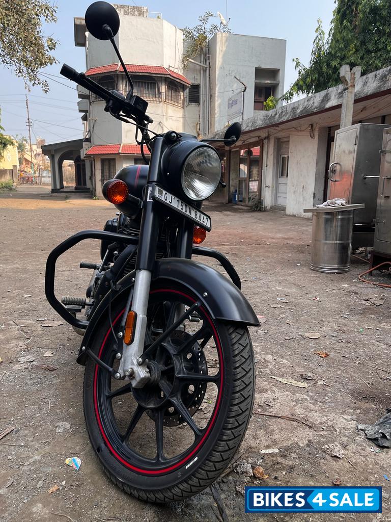 Black Royal Enfield Classic 350 Dual Channel BS6
