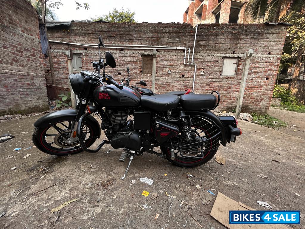 Black Royal Enfield Classic 350 Dual Channel BS6