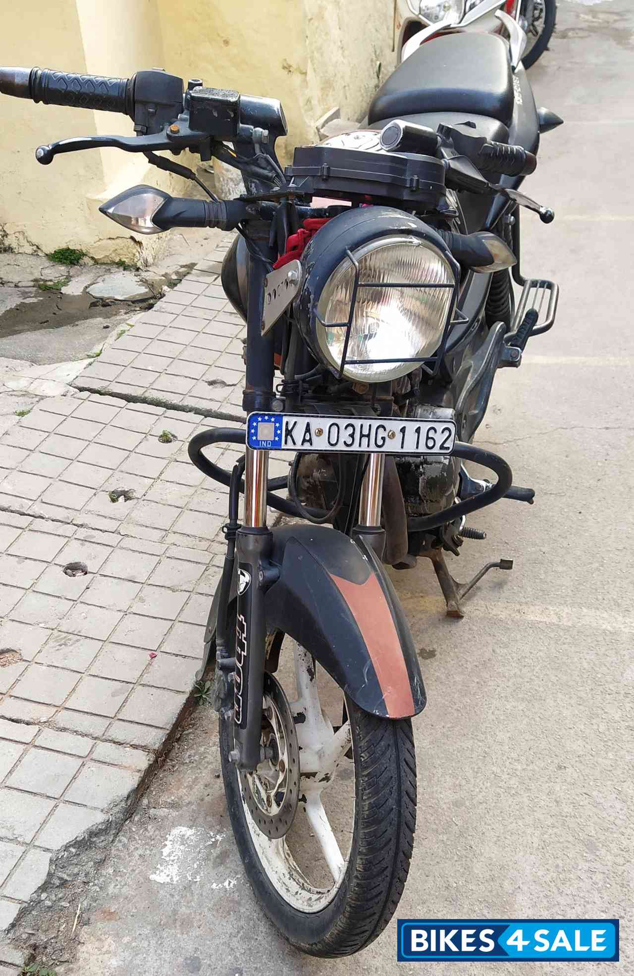 Black Bajaj Pulsar 135LS