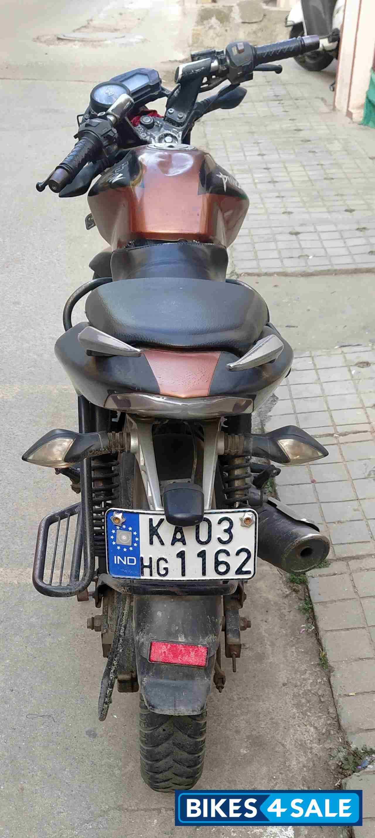 Black Bajaj Pulsar 135LS