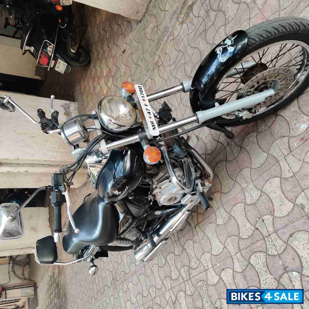 Bajaj Avenger 220 DTS-i