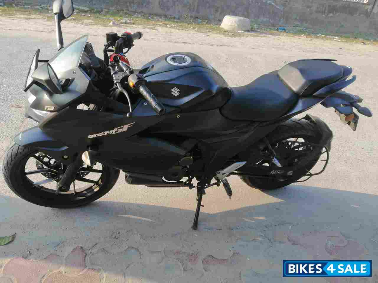 Matte Black Suzuki Gixxer SF 250