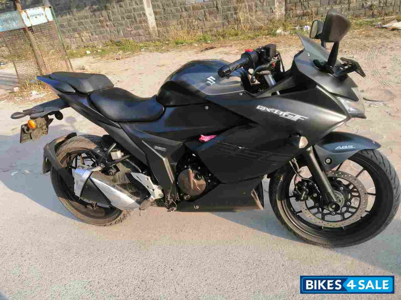 Matte Black Suzuki Gixxer SF 250