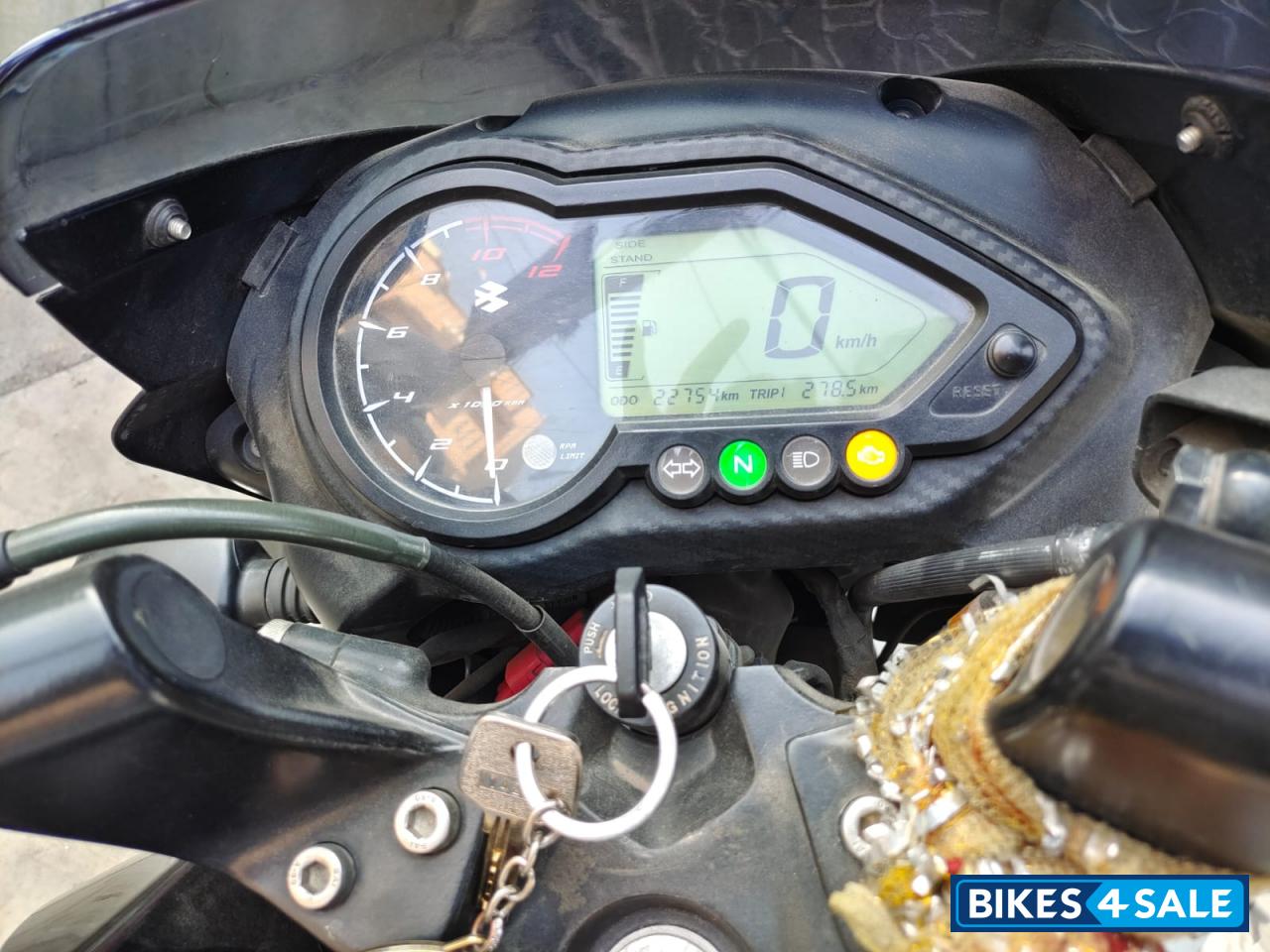 Black And Red Bajaj Pulsar 125 Split Seat