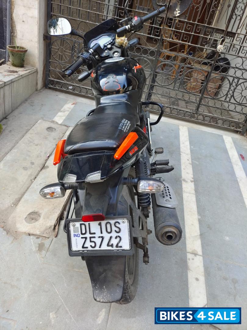 Black And Red Bajaj Pulsar 125 Split Seat