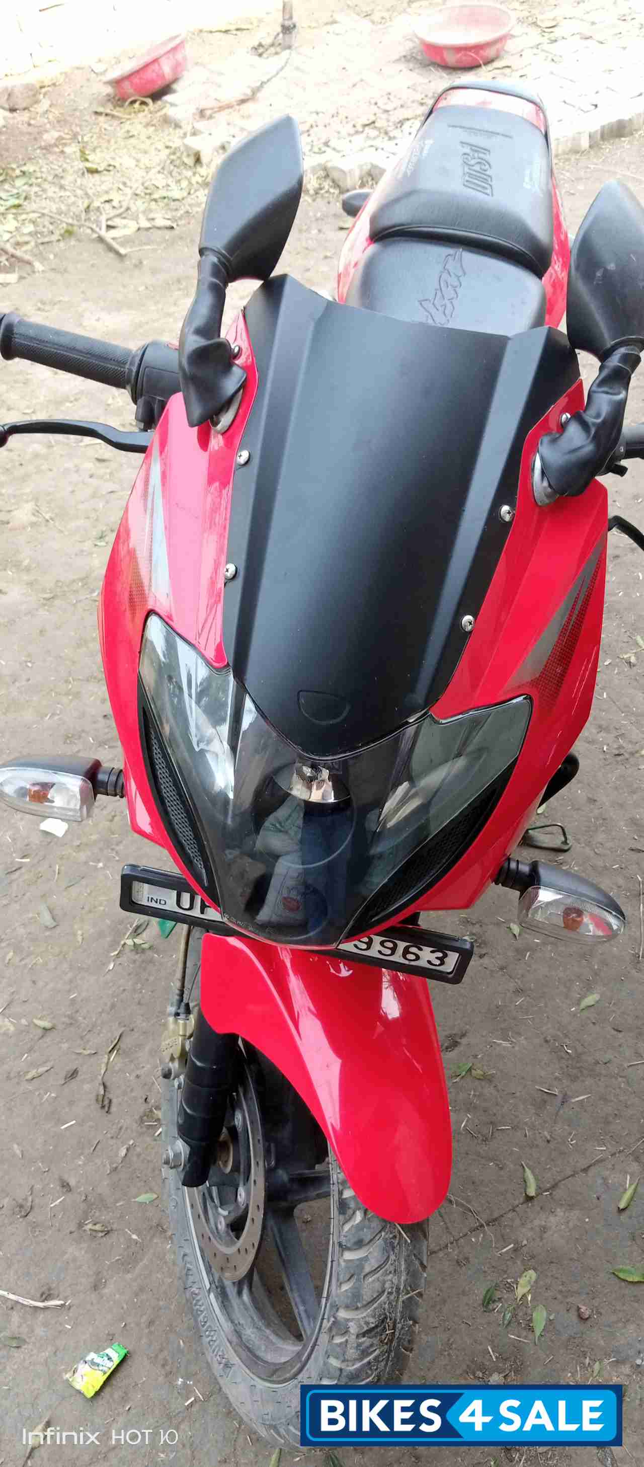 Red Bajaj Pulsar 220F