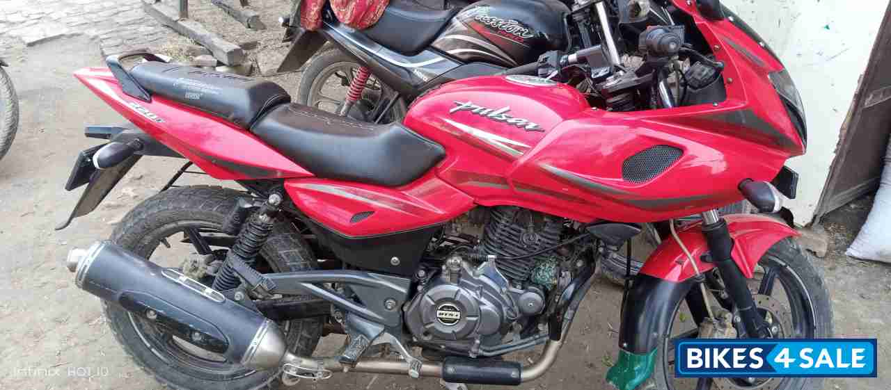 Red Bajaj Pulsar 220F Red Bajaj Pulsar 220F