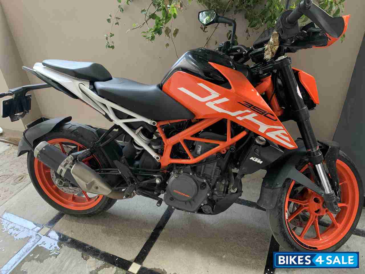 Orange KTM Duke 390