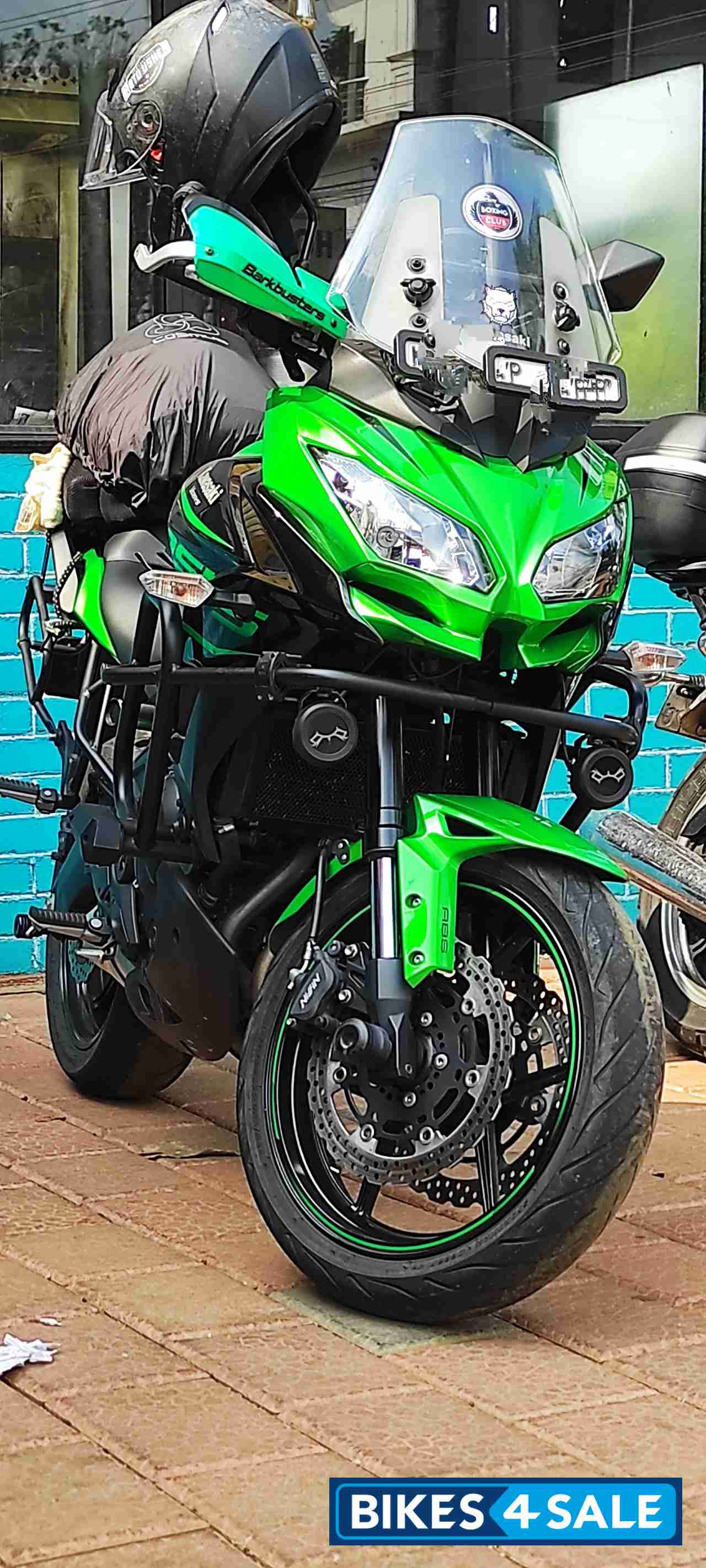 Green Kawasaki Versys 650