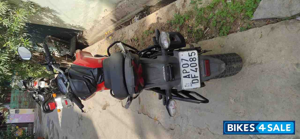 Red Honda CB Hornet 160R