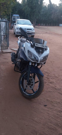 White Blue Yamaha Fazer FI V2