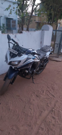 White Blue Yamaha Fazer FI V2