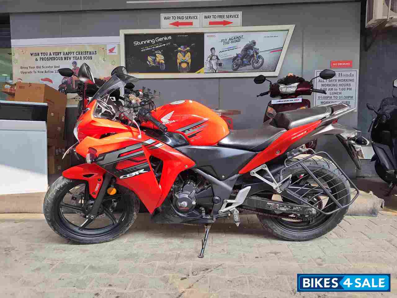 Red Honda CBR 250R ABS
