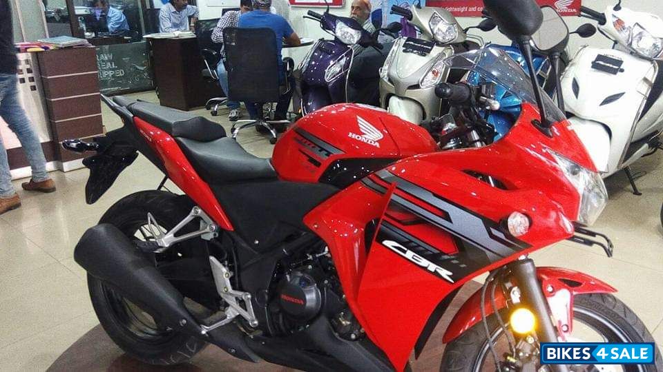 Red Honda CBR 250R ABS