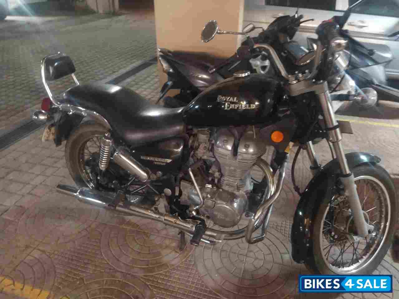 Black Royal Enfield Thunderbird 350 Black Royal Enfield Thunderbird 350