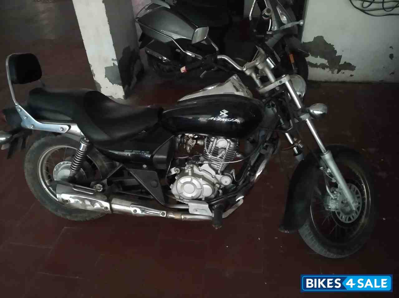 Bajaj Avenger 220 DTS-i