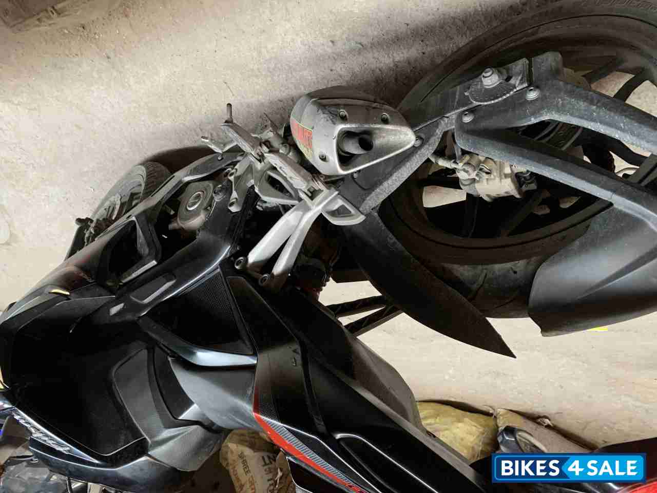 Black Bajaj Pulsar RS 200