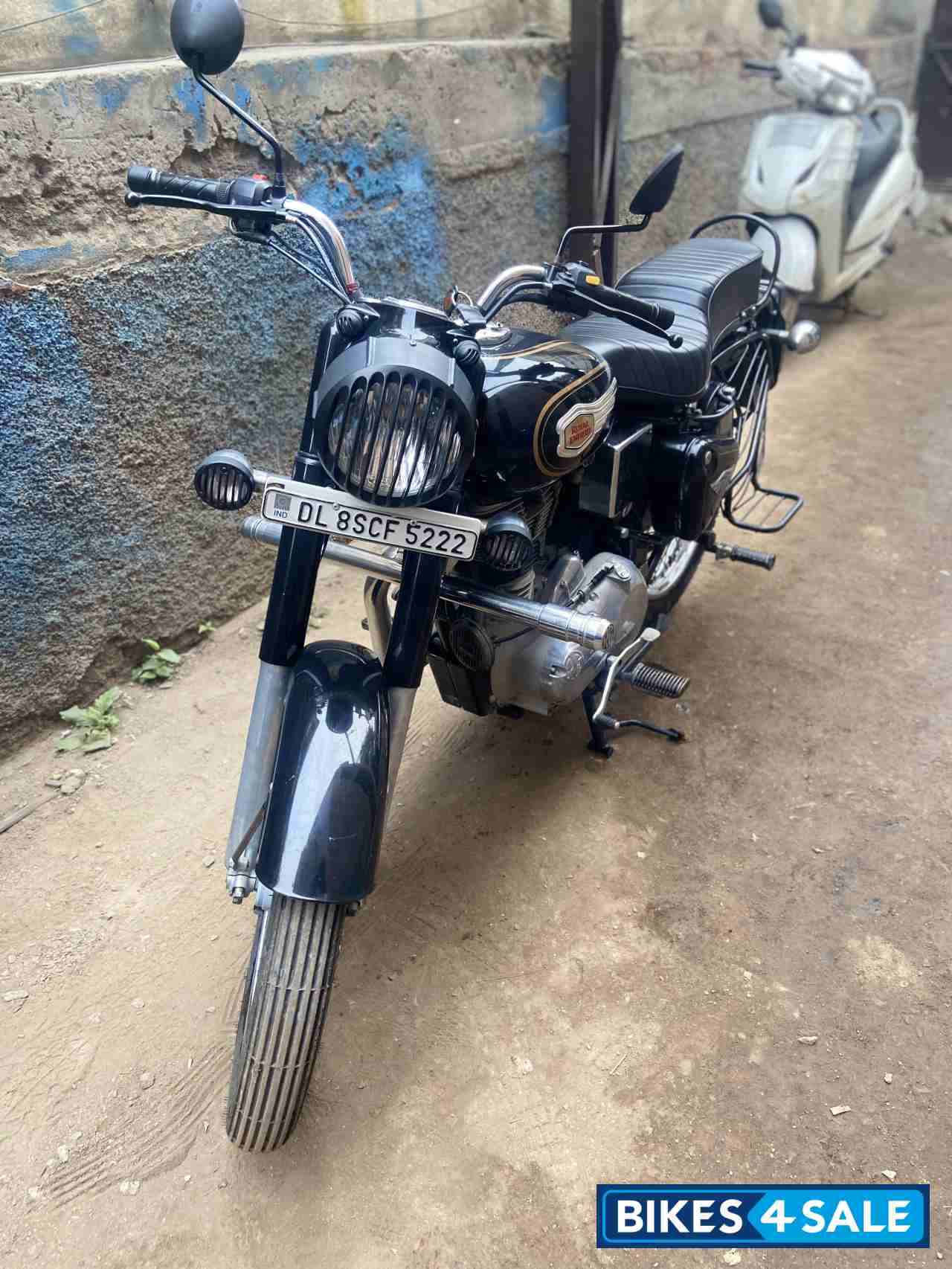Black Royal Enfield Bullet Standard 350