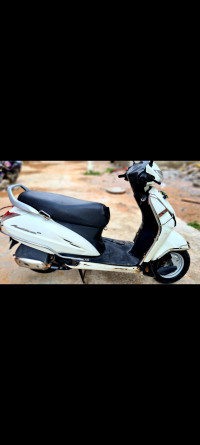 White Honda Activa 3G