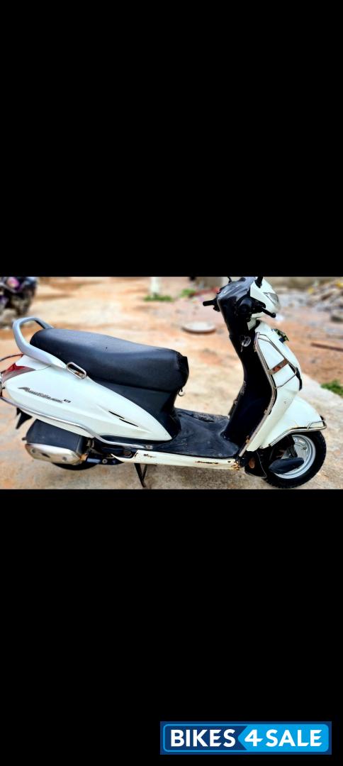 White Honda Activa 3G