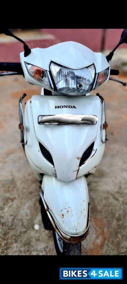 White Honda Activa 3G