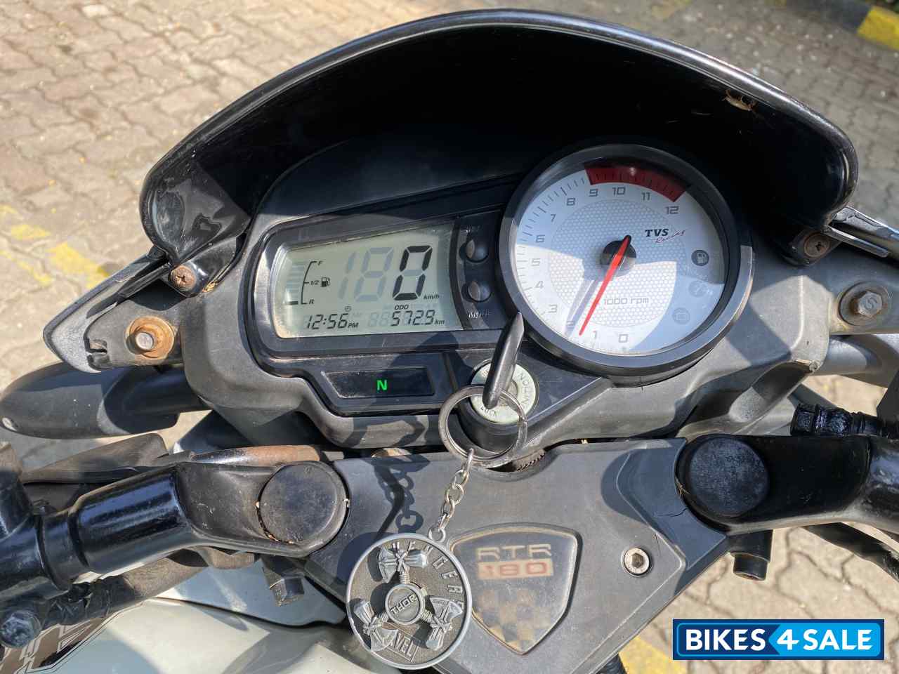 Pearl White TVS Apache RTR 180