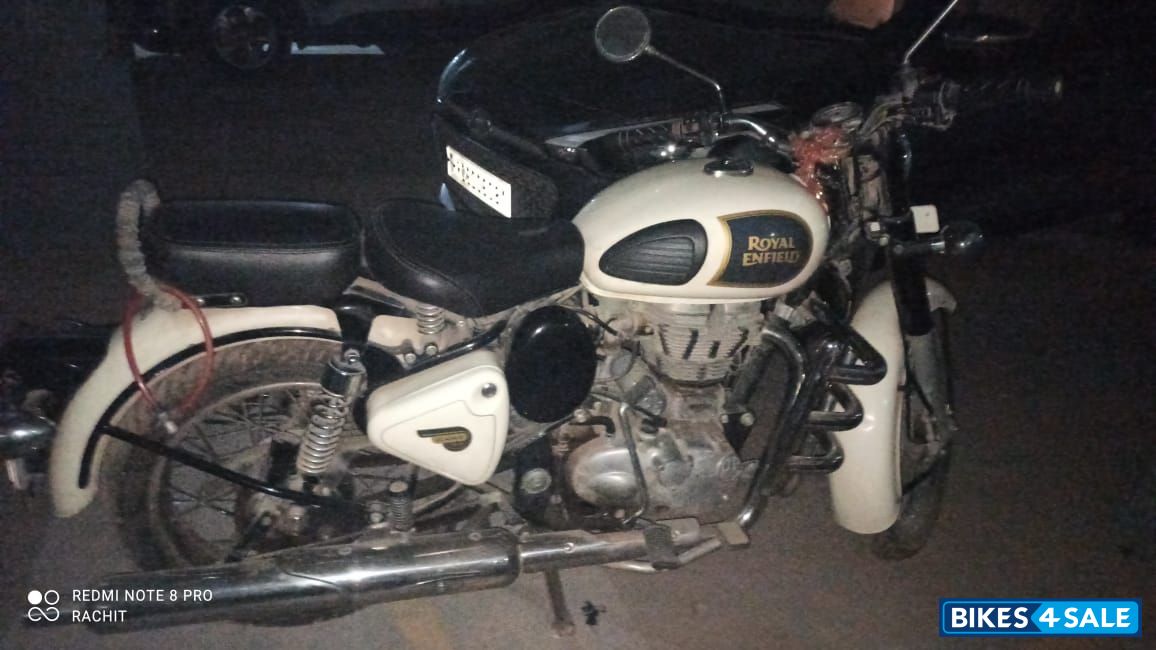 Ash White Royal Enfield Classic 350 Ash White Royal Enfield Classic 350