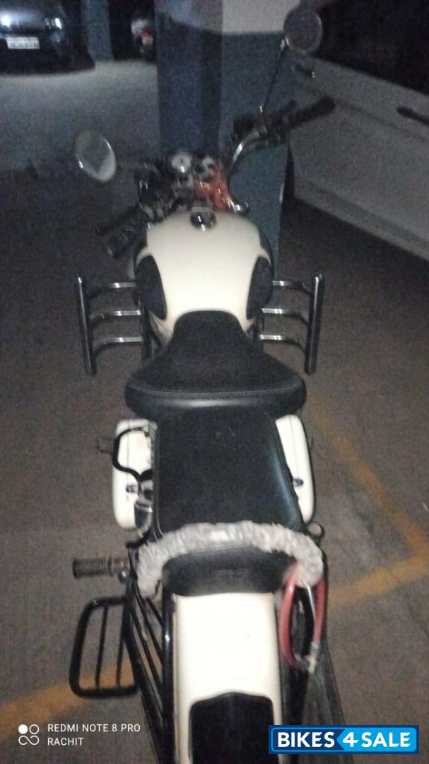 Ash White Royal Enfield Classic 350 Ash White Royal Enfield Classic 350